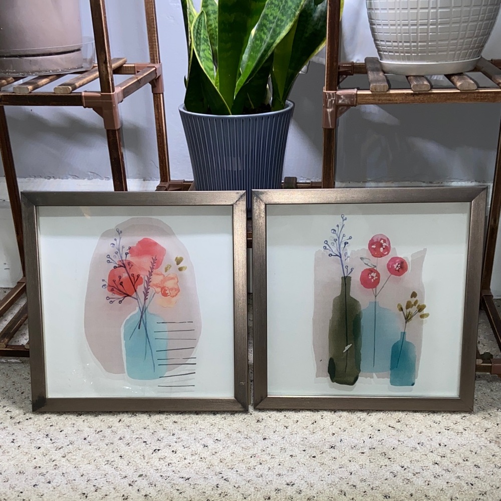 Set of 2 floral vase wall art